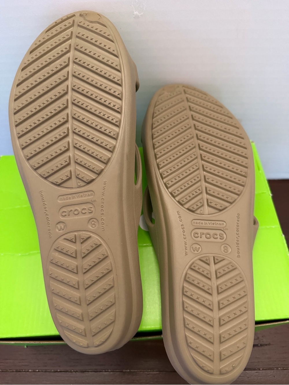 Crocs Size 8. Like new, never worn outside ~ Women's Taupe Flip Flop Sandals - Picture 4 of 5